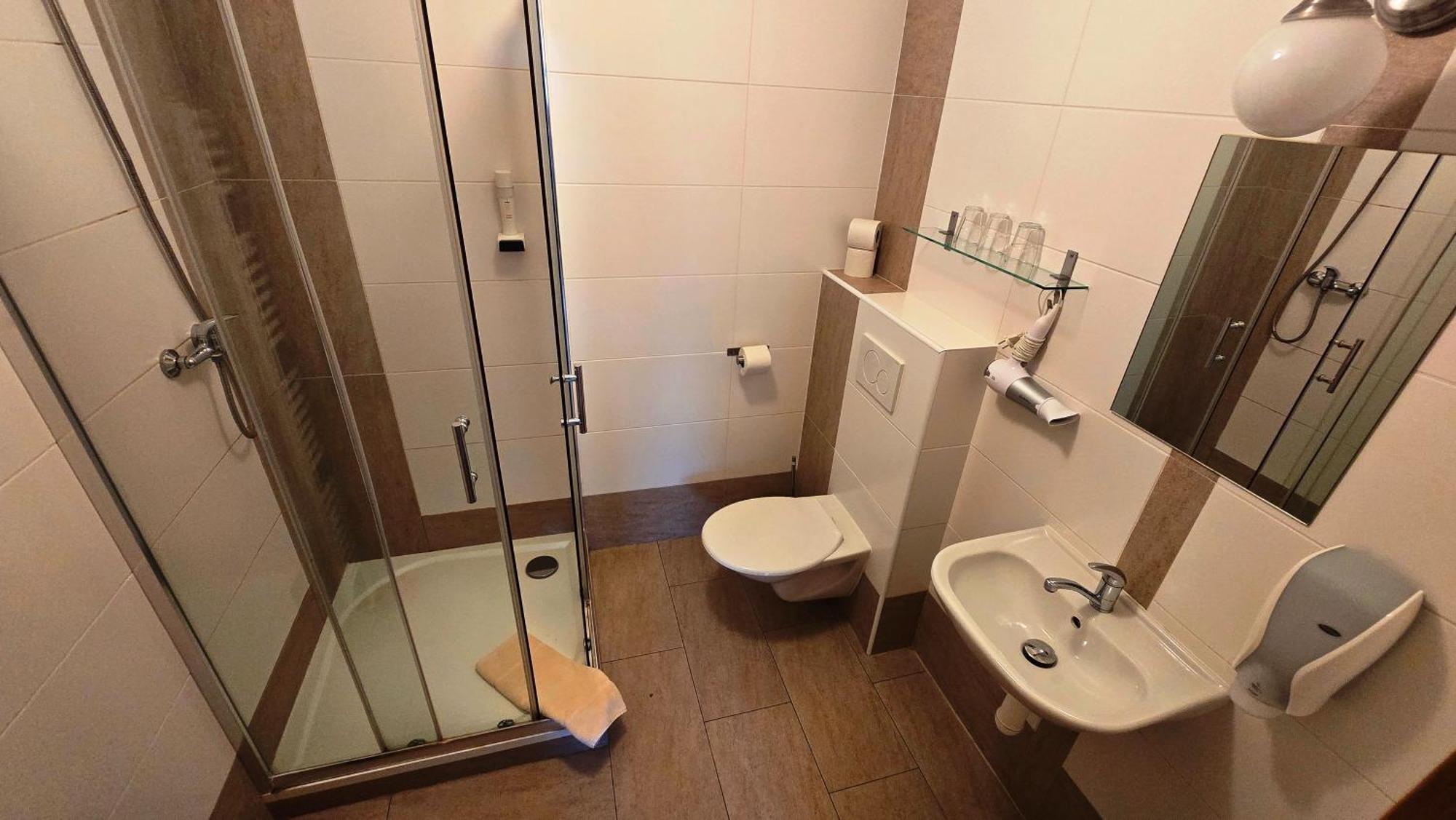 Dvůr Perlová voda Budyne nad Ohri Exterior foto