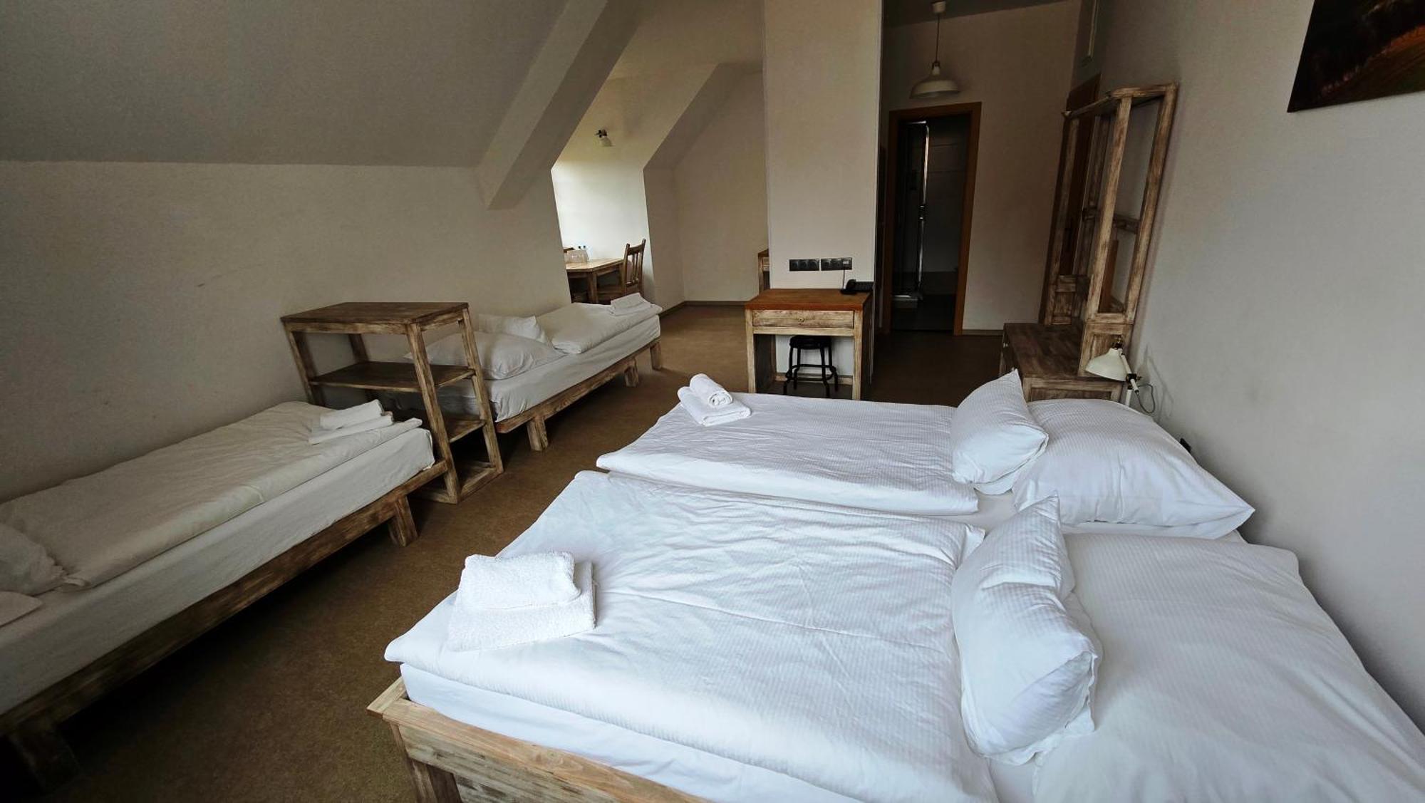 Dvůr Perlová voda Budyne nad Ohri Exterior foto