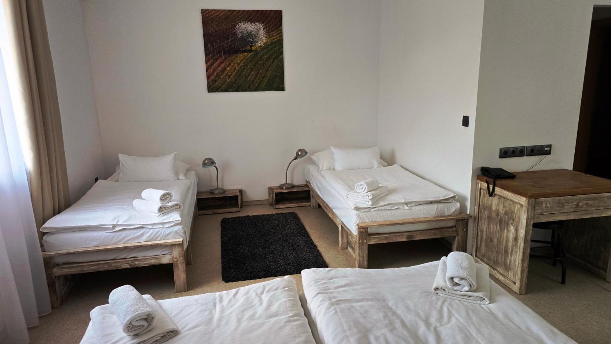 Dvůr Perlová voda Budyne nad Ohri Exterior foto