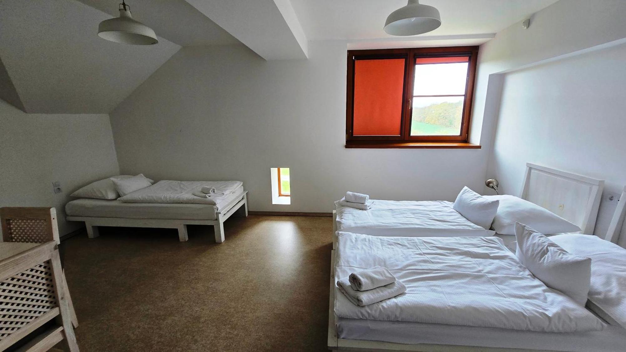 Dvůr Perlová voda Budyne nad Ohri Exterior foto