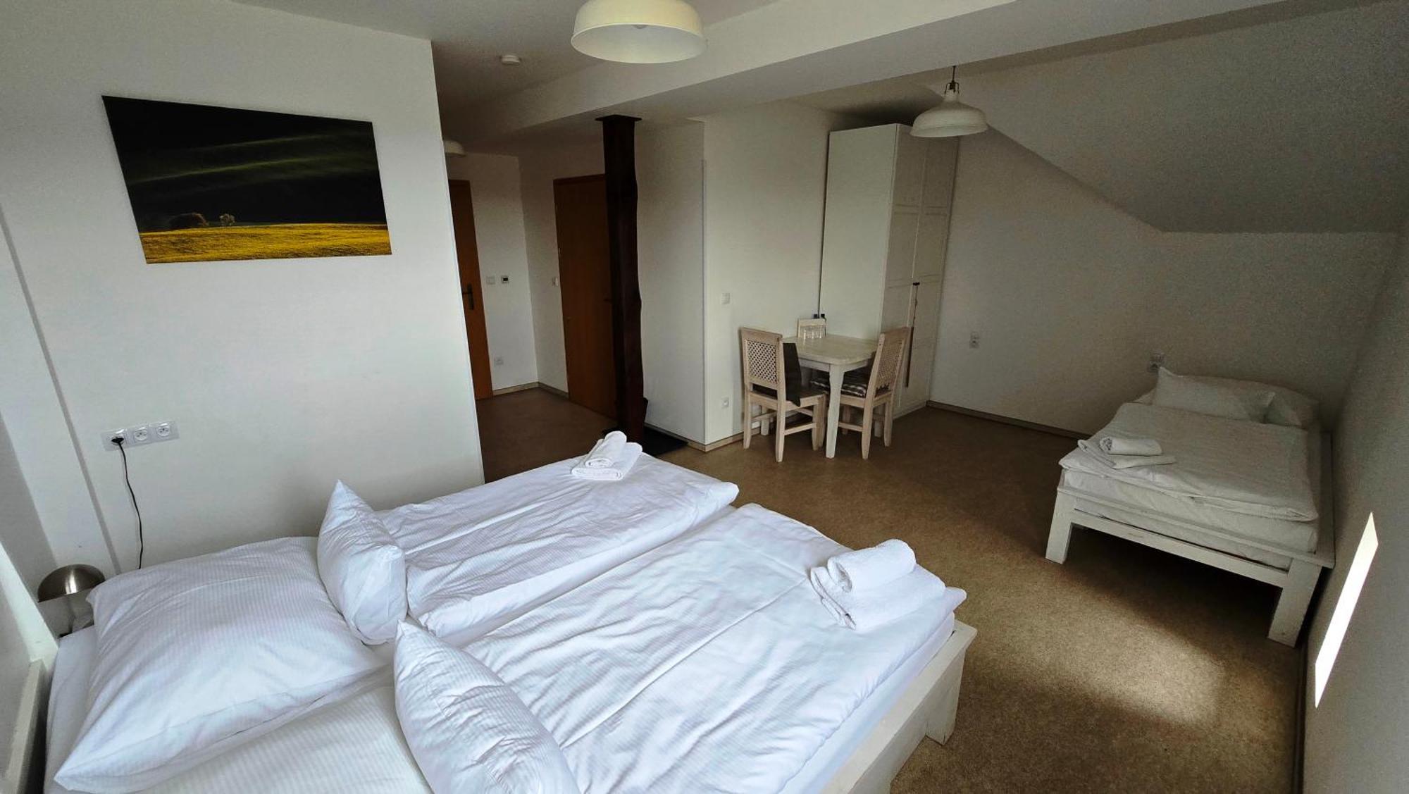 Dvůr Perlová voda Budyne nad Ohri Exterior foto