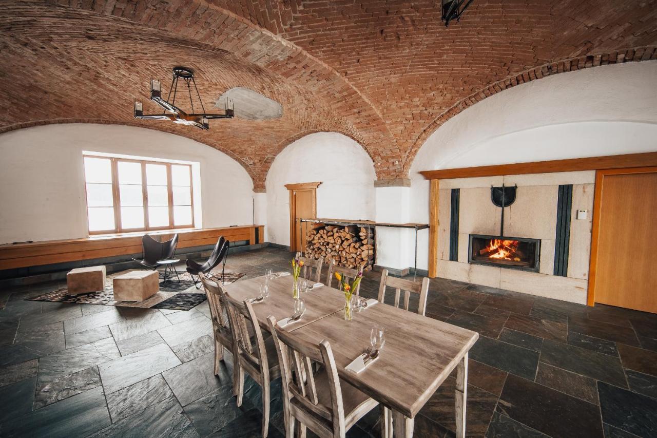 Dvůr Perlová voda Budyne nad Ohri Exterior foto