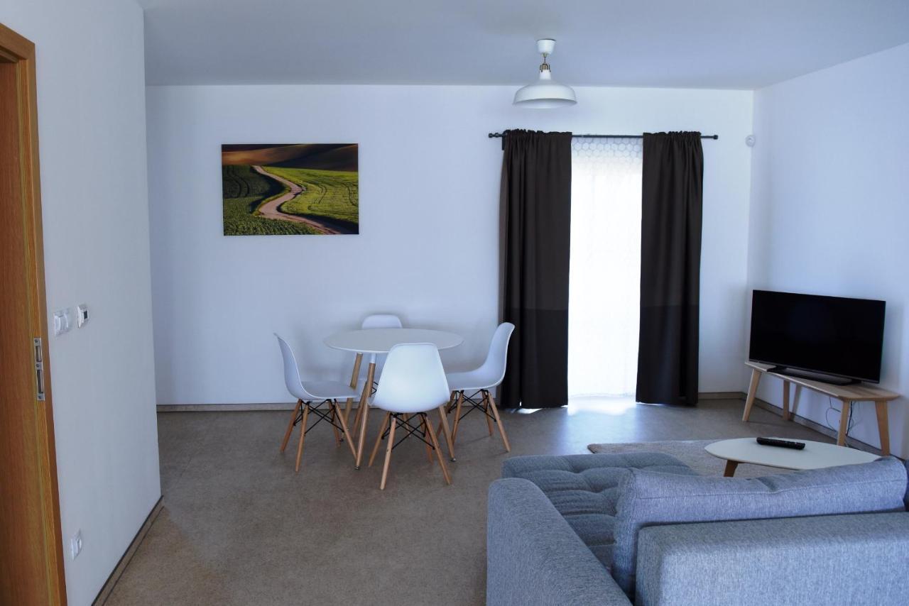 Dvůr Perlová voda Budyne nad Ohri Exterior foto