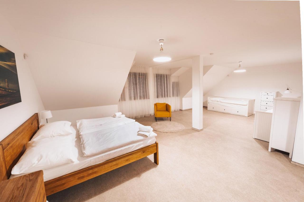 Dvůr Perlová voda Budyne nad Ohri Exterior foto
