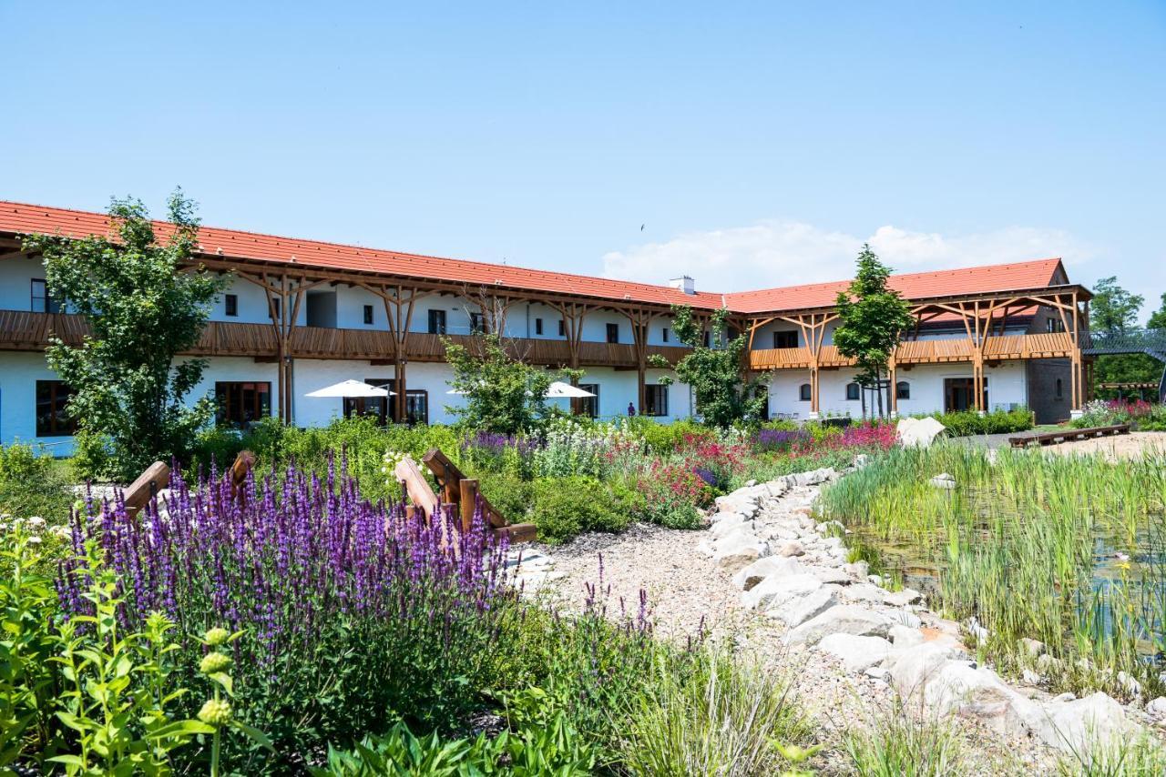 Dvůr Perlová voda Budyne nad Ohri Exterior foto
