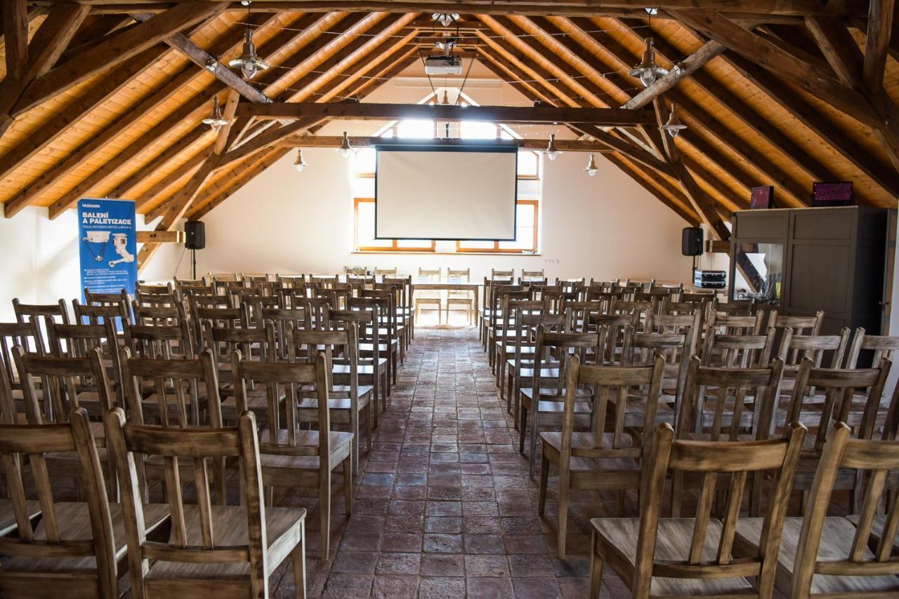 Dvůr Perlová voda Budyne nad Ohri Exterior foto