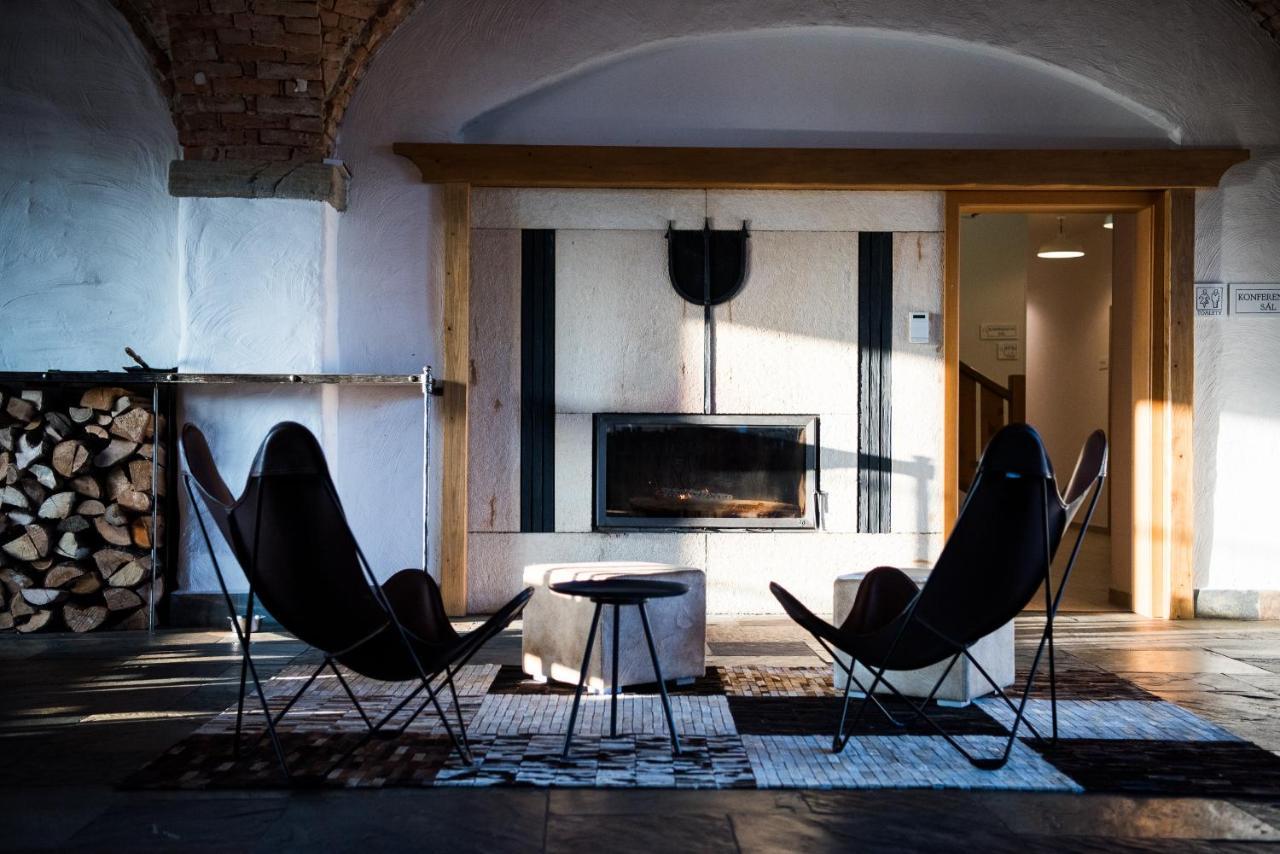Dvůr Perlová voda Budyne nad Ohri Exterior foto