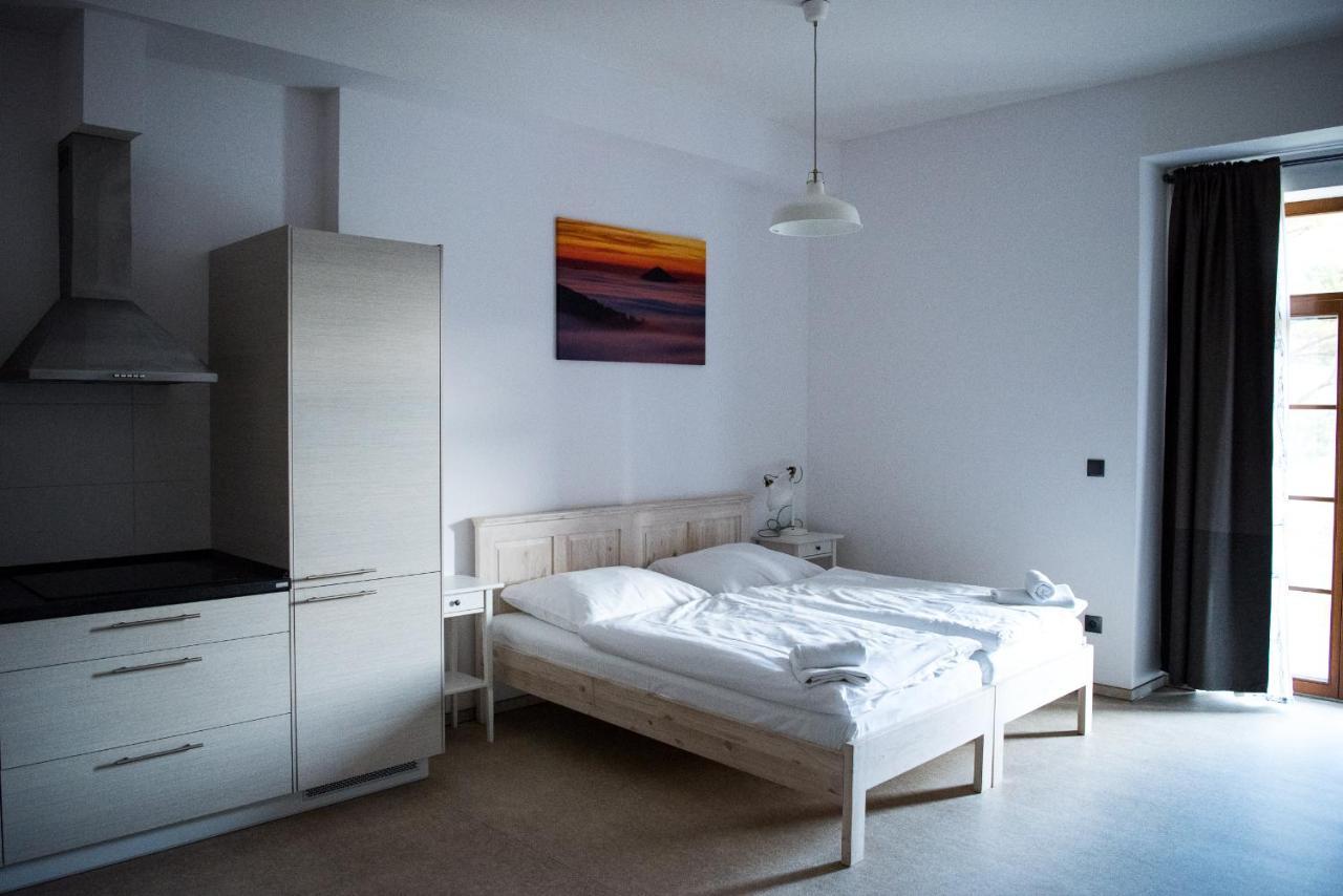 Dvůr Perlová voda Budyne nad Ohri Exterior foto