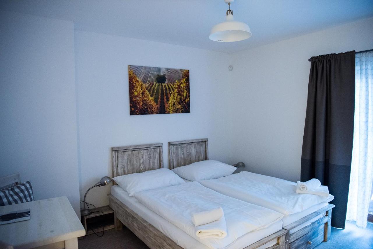Dvůr Perlová voda Budyne nad Ohri Exterior foto