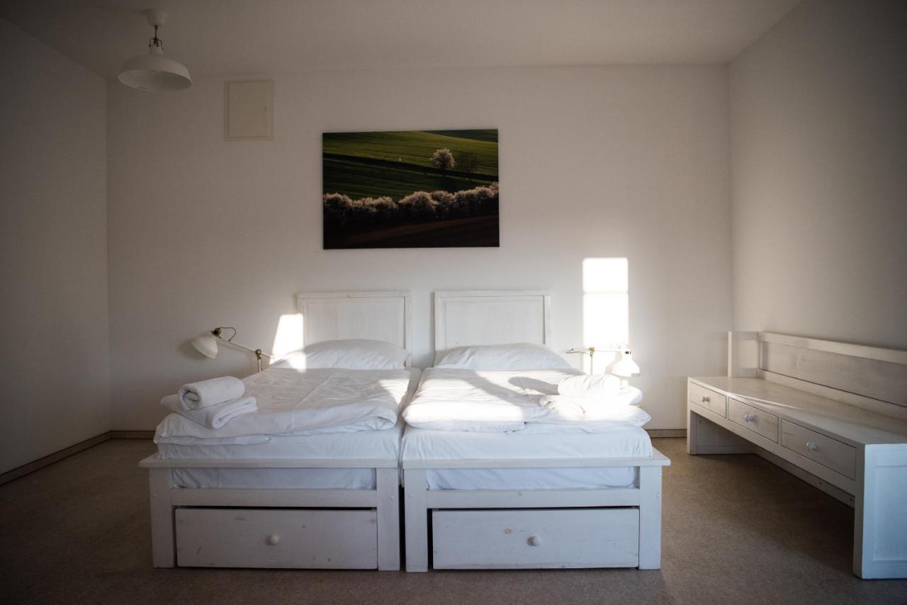 Dvůr Perlová voda Budyne nad Ohri Exterior foto