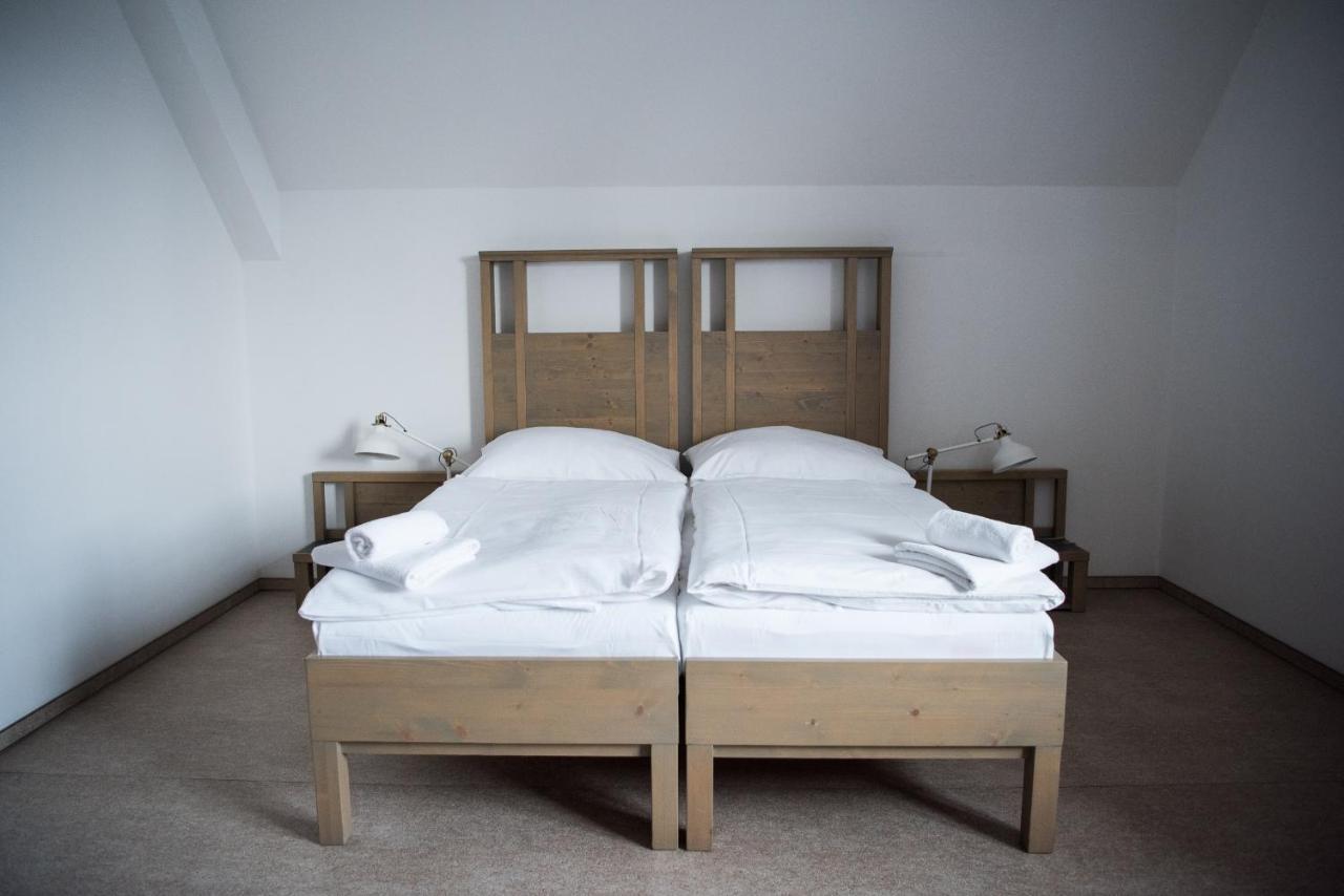 Dvůr Perlová voda Budyne nad Ohri Exterior foto